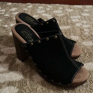Sbicca healed clogs sandals